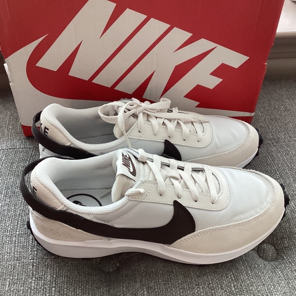 Nike Waffle Debut Sneaker (Women) 9.5M - Picture 5 of 12